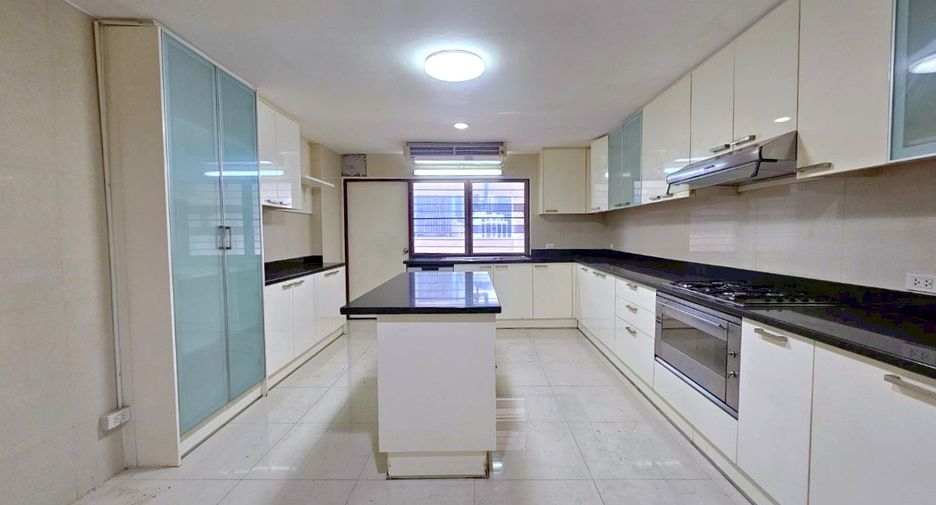 Wohnung zur Miete mit 3 Zimmer in Khlong Toei, Bangkok