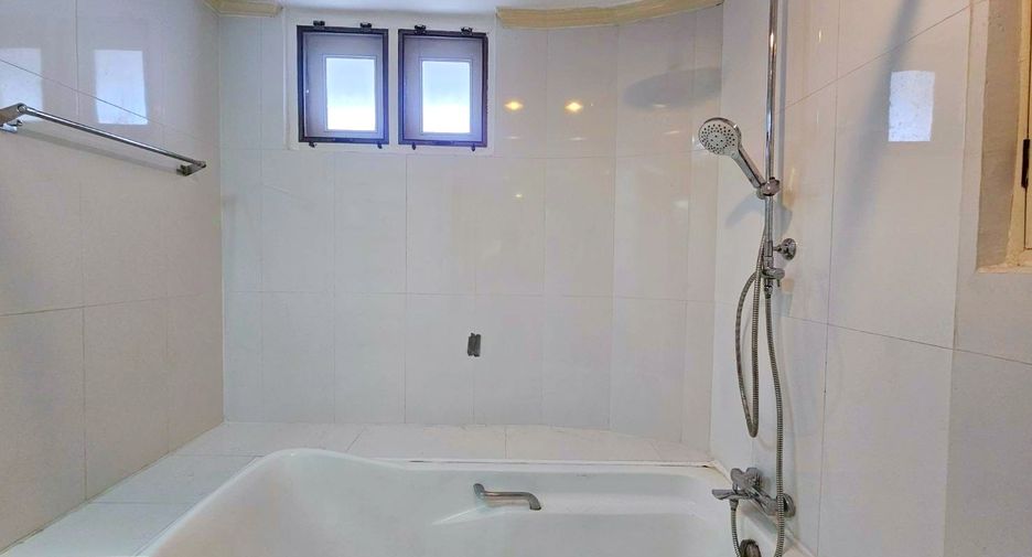 Wohnung zur Miete mit 3 Zimmer in Khlong Toei, Bangkok