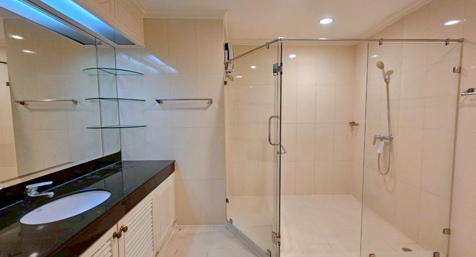 Wohnung zur Miete mit 3 Zimmer in Khlong Toei, Bangkok
