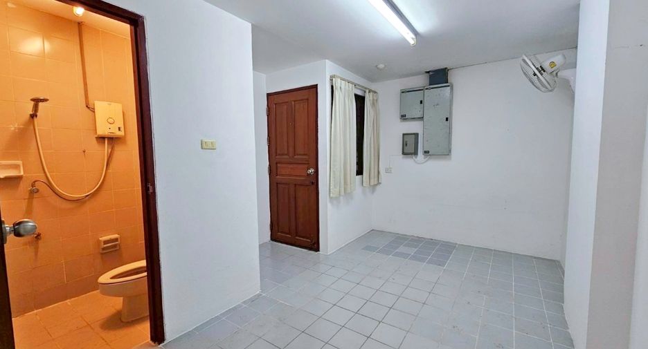 Wohnung zur Miete mit 3 Zimmer in Khlong Toei, Bangkok