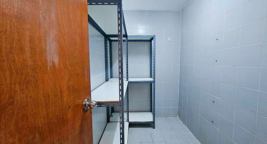 Wohnung zur Miete mit 3 Zimmer in Khlong Toei, Bangkok