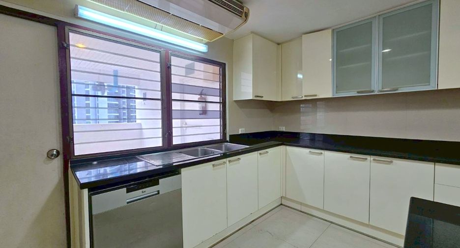 Wohnung zur Miete mit 3 Zimmer in Khlong Toei, Bangkok