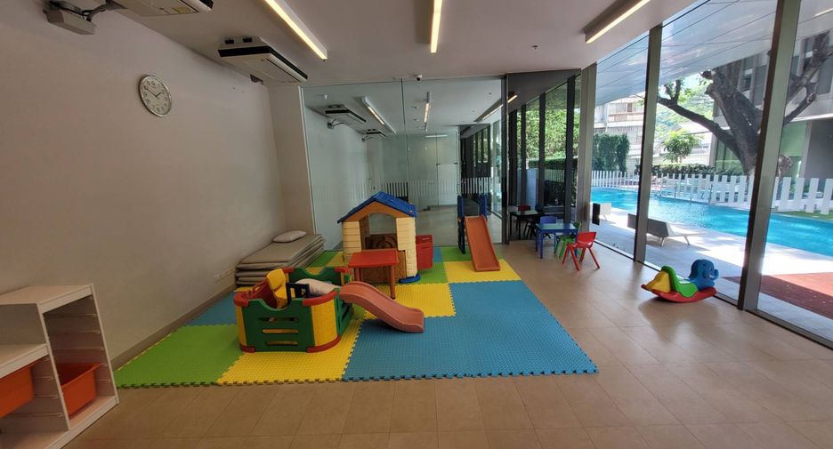 Wohnung zur Miete mit 3 Zimmer in Khlong Toei, Bangkok
