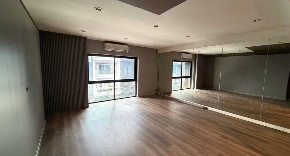 Local comercial en alquiler de 6 habitaciones en Watthana, Bangkok