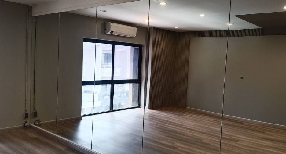 Local comercial en alquiler de 6 habitaciones en Watthana, Bangkok