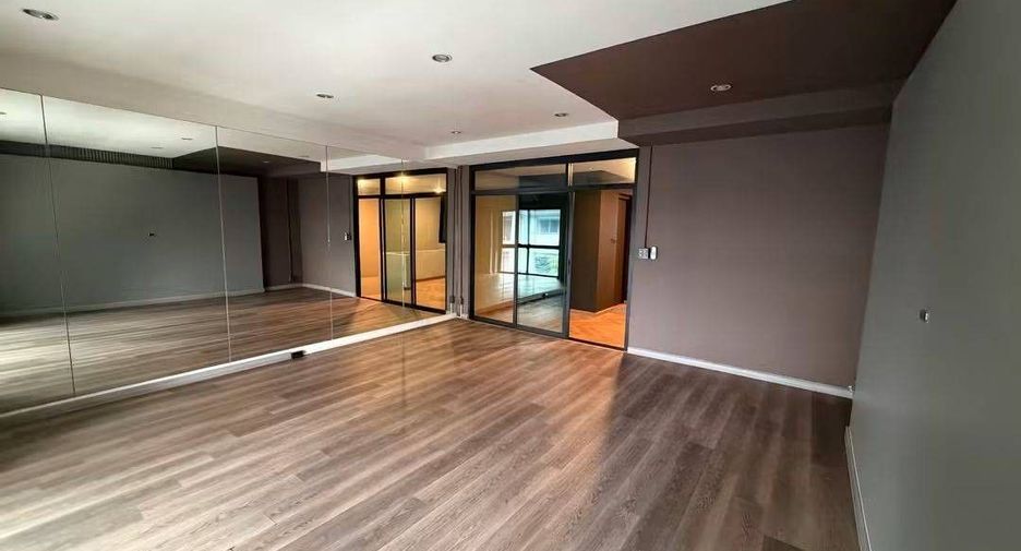 Local comercial en alquiler de 6 habitaciones en Watthana, Bangkok