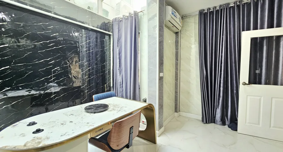 For sale 4 bedrooms house in Mueang Chiang Rai, Chiang Rai