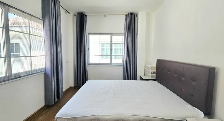 For sale 4 bedrooms house in Mueang Chiang Rai, Chiang Rai