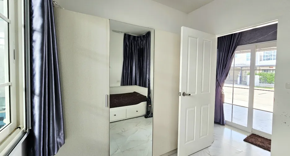 For sale 4 bedrooms house in Mueang Chiang Rai, Chiang Rai