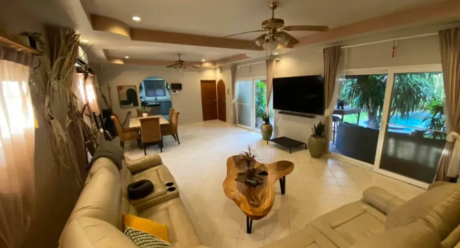 出租 和 出售 4 卧室 独立屋 在 Bang Lamung, Chon Buri