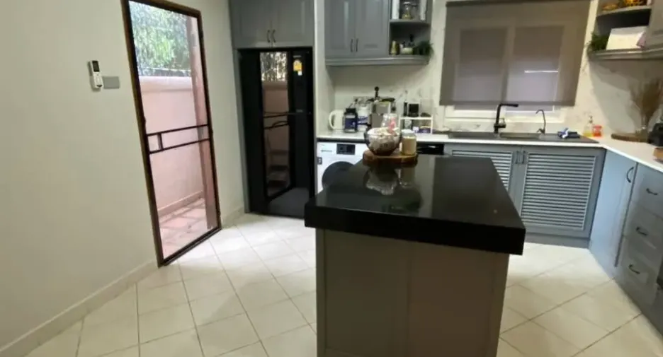 出租 和 出售 4 卧室 独立屋 在 Bang Lamung, Chon Buri