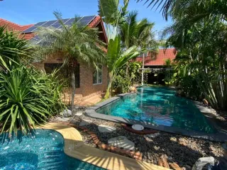 For rent and for sale 4 bedrooms house in Bang Lamung, Chonburi