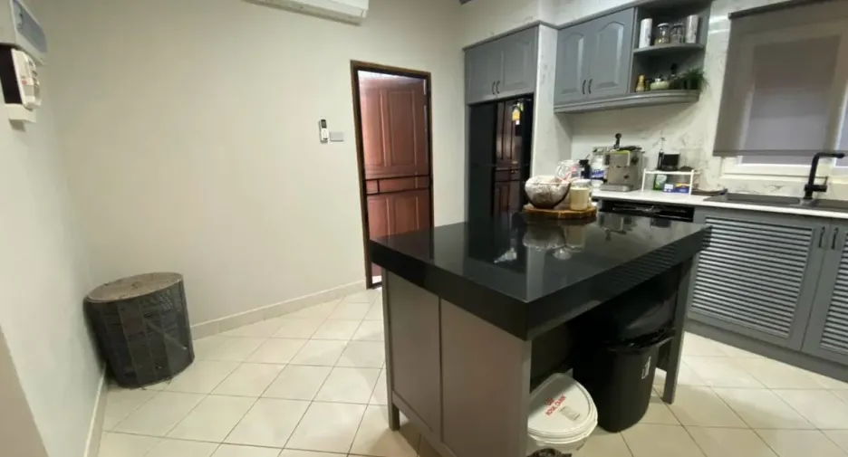 出租 和 出售 4 卧室 独立屋 在 Bang Lamung, Chon Buri