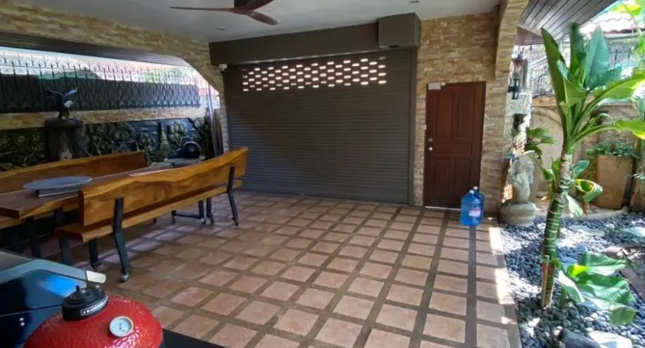 出租 和 出售 4 卧室 独立屋 在 Bang Lamung, Chon Buri