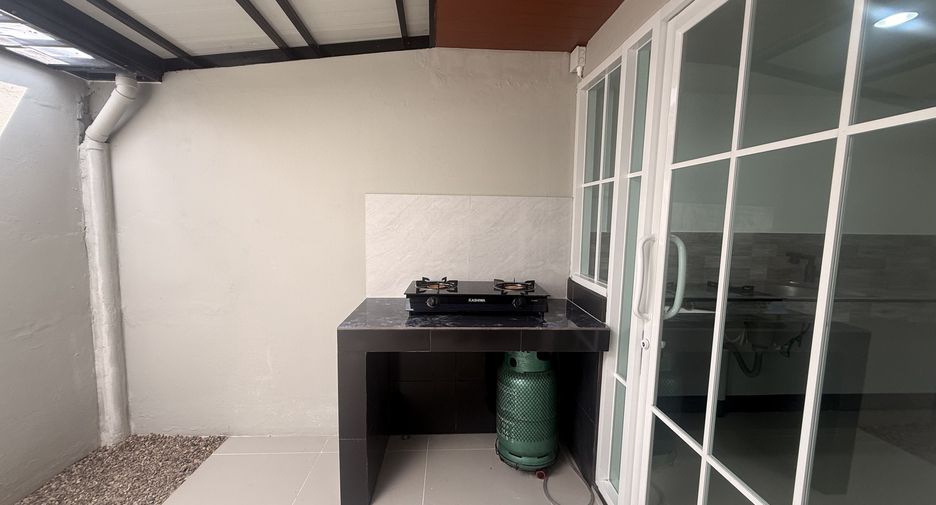 For rent 2 ベッドルーム townhouse in Mueang Chiang Mai, Chiang Mai