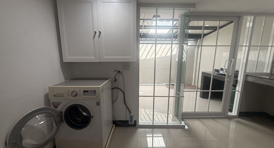 For rent 2 ベッドルーム townhouse in Mueang Chiang Mai, Chiang Mai
