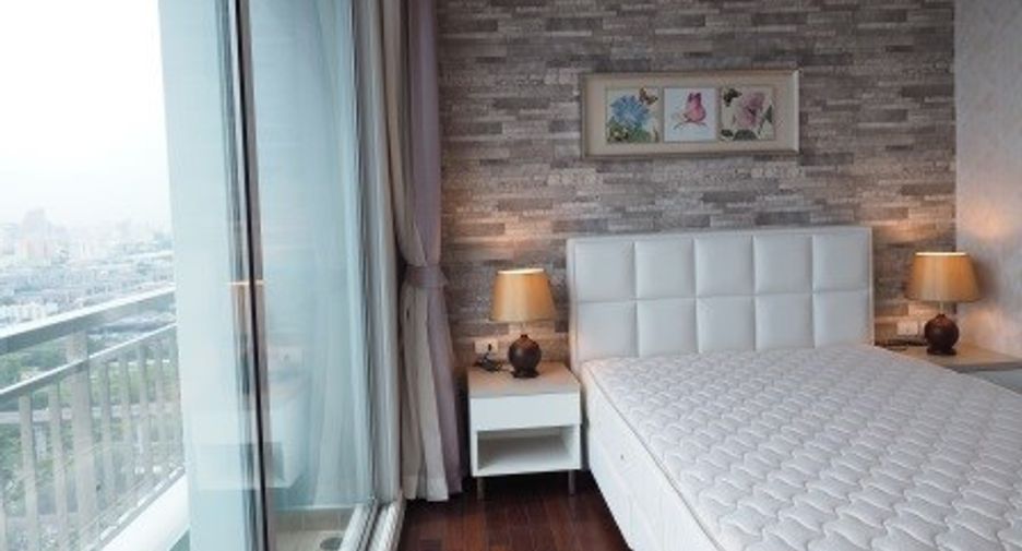 For rent 3 bedrooms condo in Watthana, Bangkok
