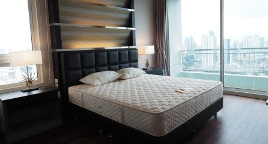 For rent 3 bedrooms condo in Watthana, Bangkok