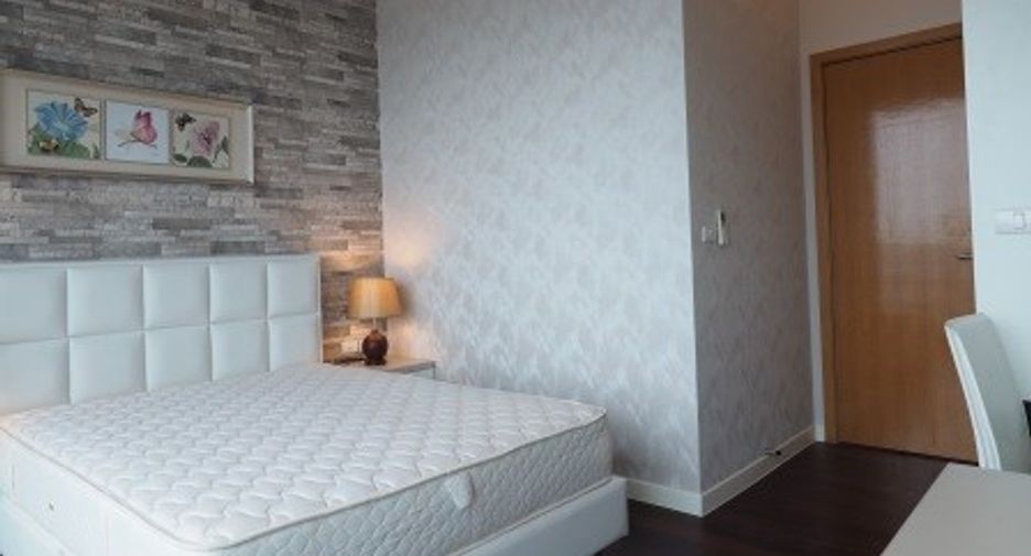For rent 3 bedrooms condo in Watthana, Bangkok
