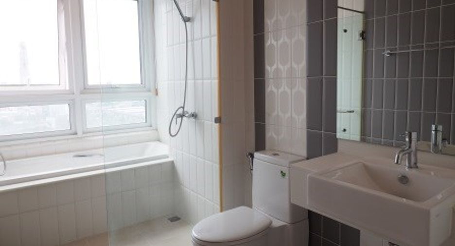 For rent 3 bedrooms condo in Watthana, Bangkok