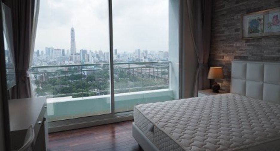 For rent 3 bedrooms condo in Watthana, Bangkok