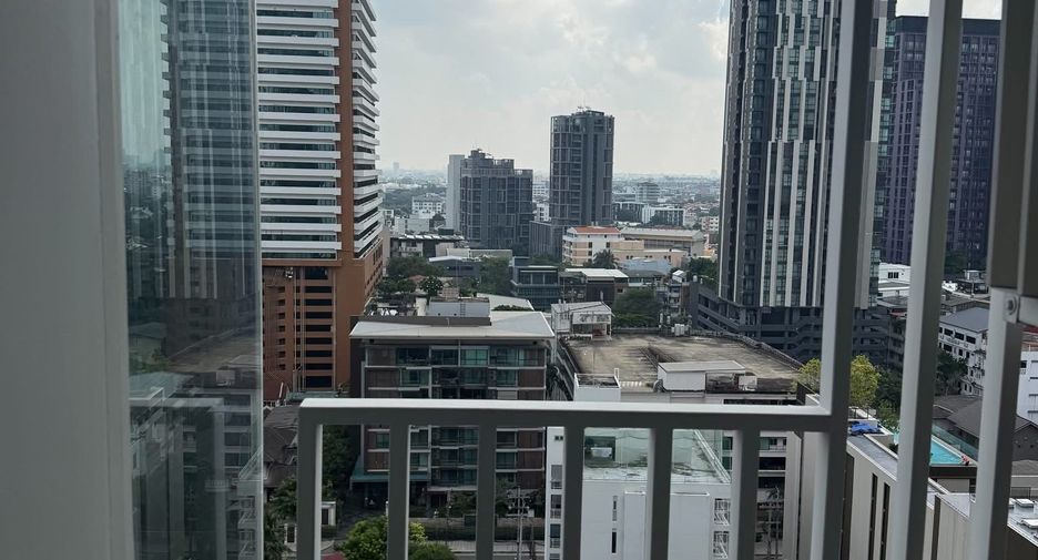 Condo en alquiler de 1 habitaciones en Khlong Toei, Bangkok