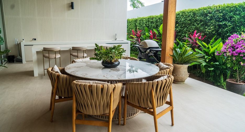 Villa en venta y en alquiler de 4 habitaciones en Thalang, Phuket