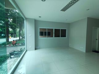 For rent retail Space in Wang Thonglang, Bangkok