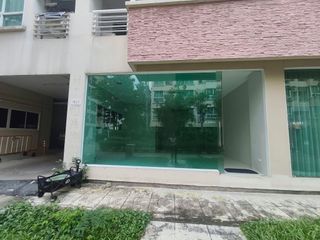 For rent retail Space in Wang Thonglang, Bangkok