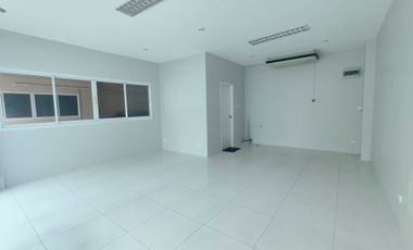 For rent retail Space in Wang Thonglang, Bangkok