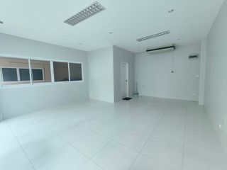 For rent retail Space in Wang Thonglang, Bangkok