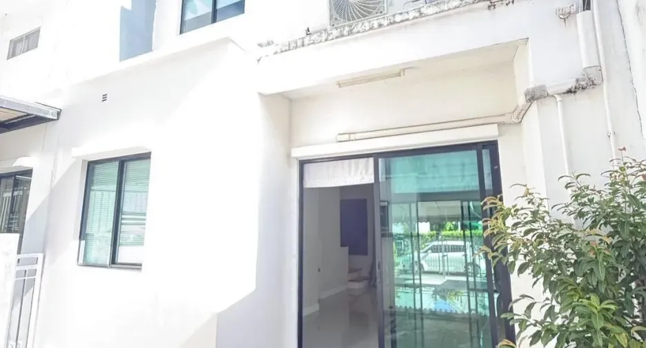 Reihenhaus zur Miete mit 3 Zimmer in Bueng Kum, Bangkok