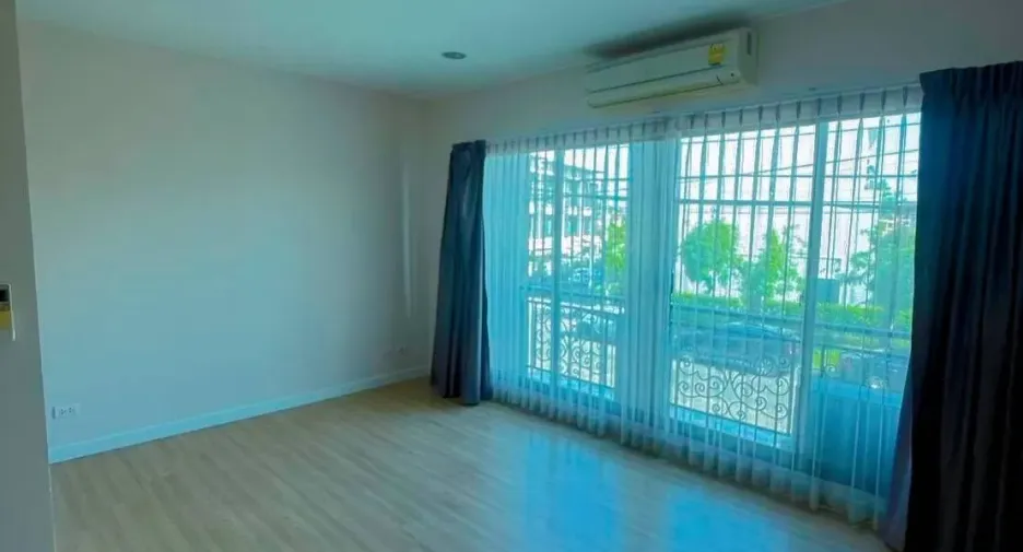 Reihenhaus zur Miete mit 3 Zimmer in Bueng Kum, Bangkok