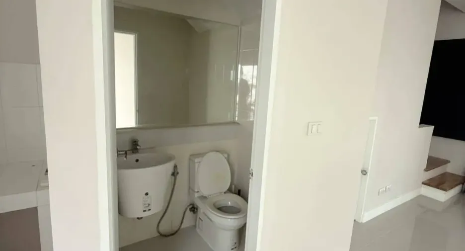 Reihenhaus zur Miete mit 3 Zimmer in Bueng Kum, Bangkok