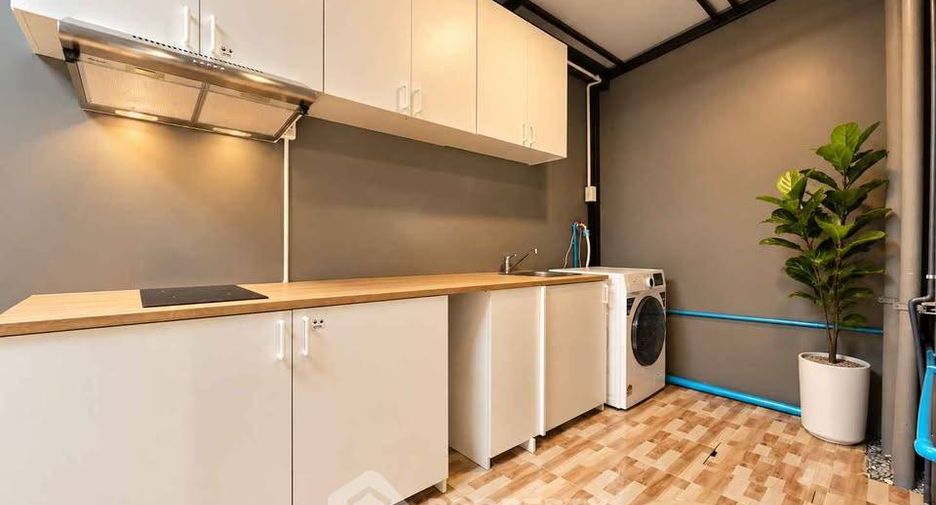 Haus zur Miete mit 3 Zimmer in Bang Phli, Samut Prakan