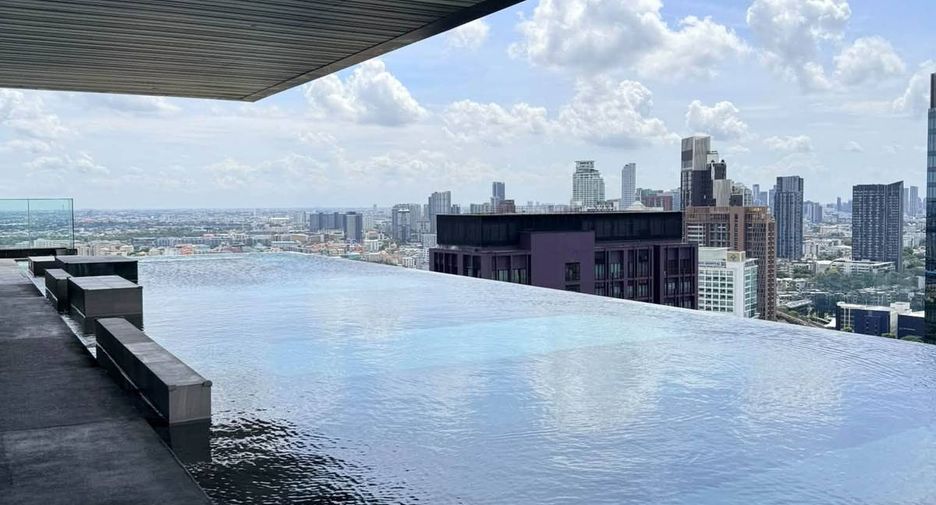 For rent 1 bed condo in Watthana, Bangkok