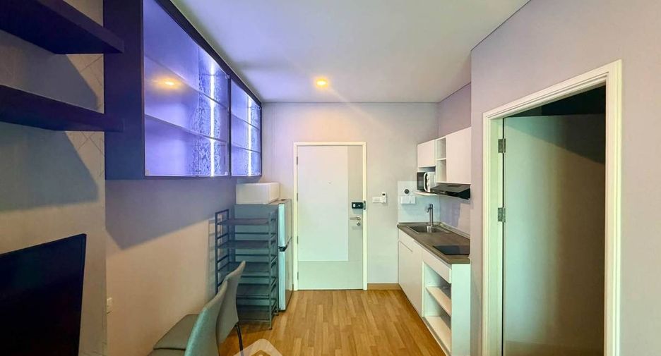 À vendre 1 chambre condo à Yan Nawa, Bangkok