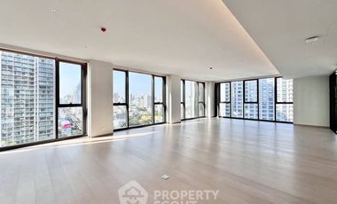 For sale 4 bedrooms condo in Khlong Toei, Bangkok