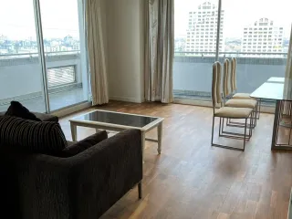 À louer 2 chambres condo à Huai Khwang, Bangkok