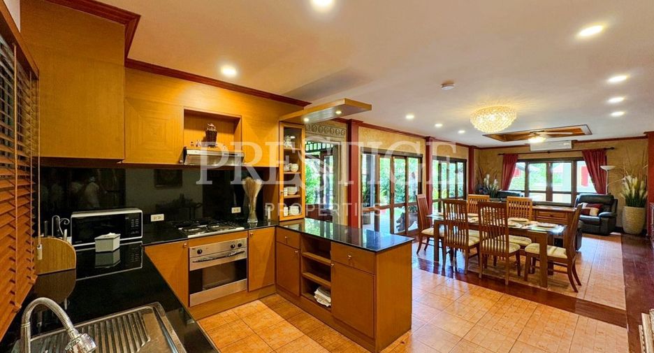 À vendre et à louer 3 chambres maison à Bang Lamung, Chonburi