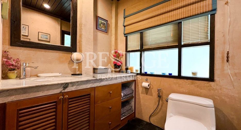 À vendre et à louer 3 chambres maison à Bang Lamung, Chonburi