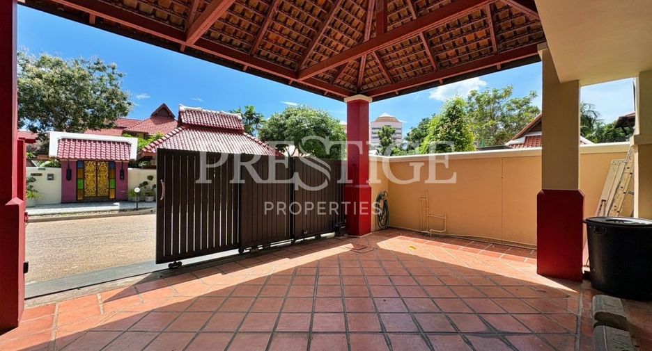 À vendre et à louer 3 chambres maison à Bang Lamung, Chonburi