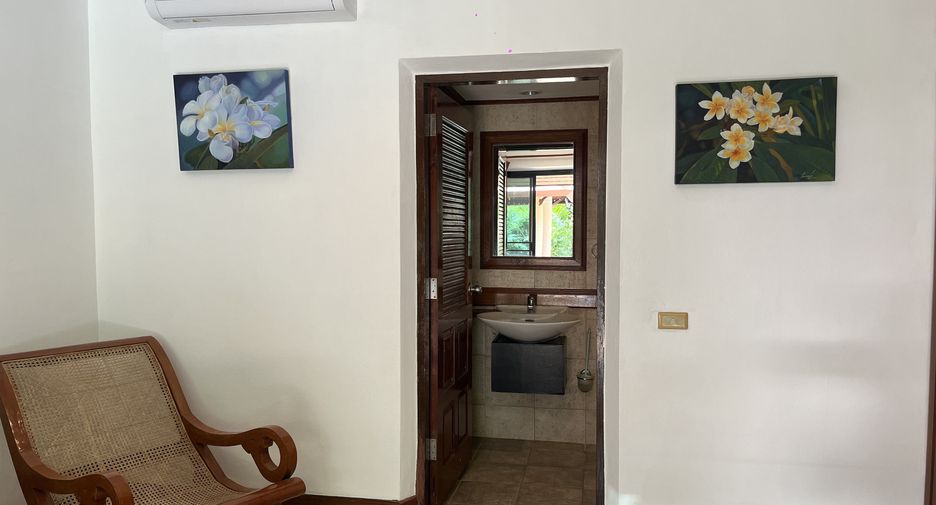 À louer 3 chambres villa à Mueang Phuket, Phuket