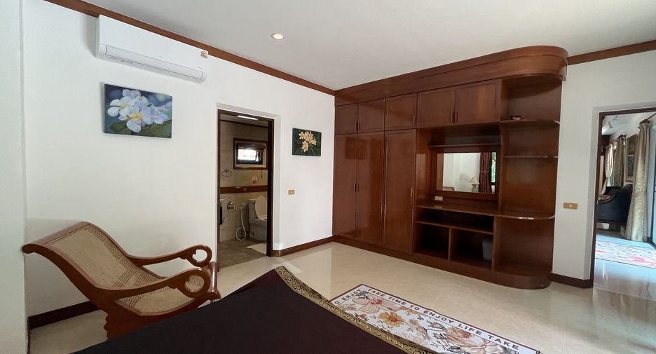 À louer 3 chambres villa à Mueang Phuket, Phuket
