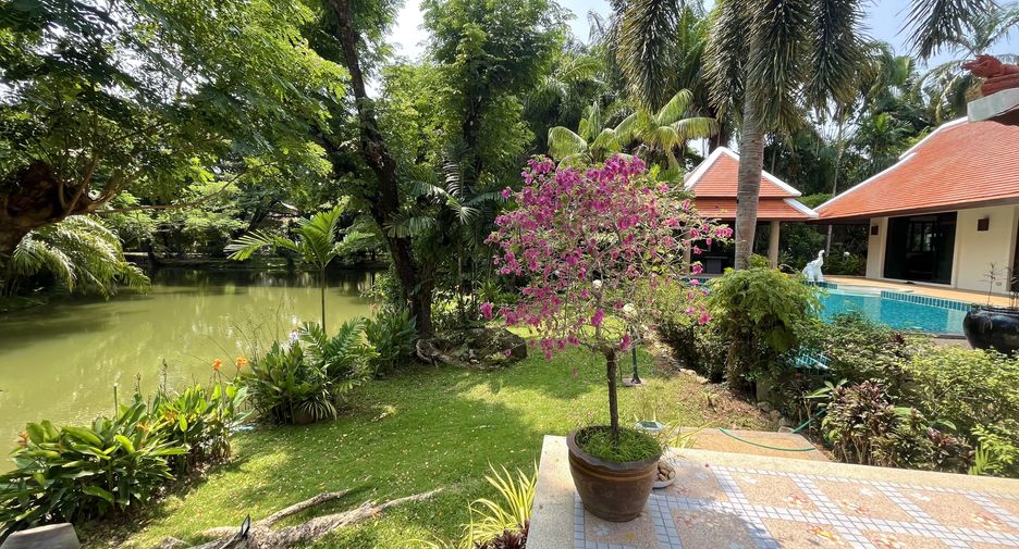 À louer 3 chambres villa à Mueang Phuket, Phuket