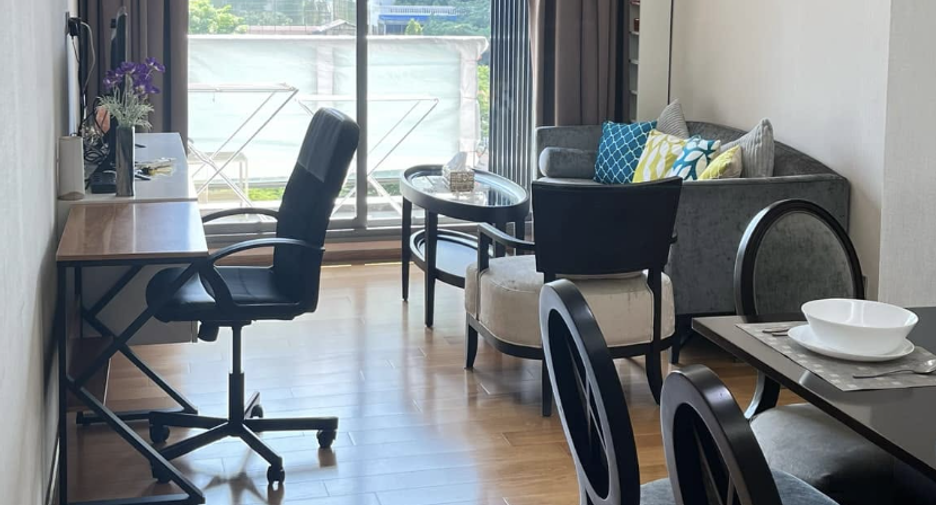 For rent 2 bedrooms condo in Watthana, Bangkok
