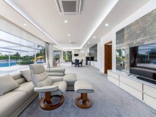 出售 8 卧室 独立屋 在 Mueang Pathum Thani, Pathum Thani