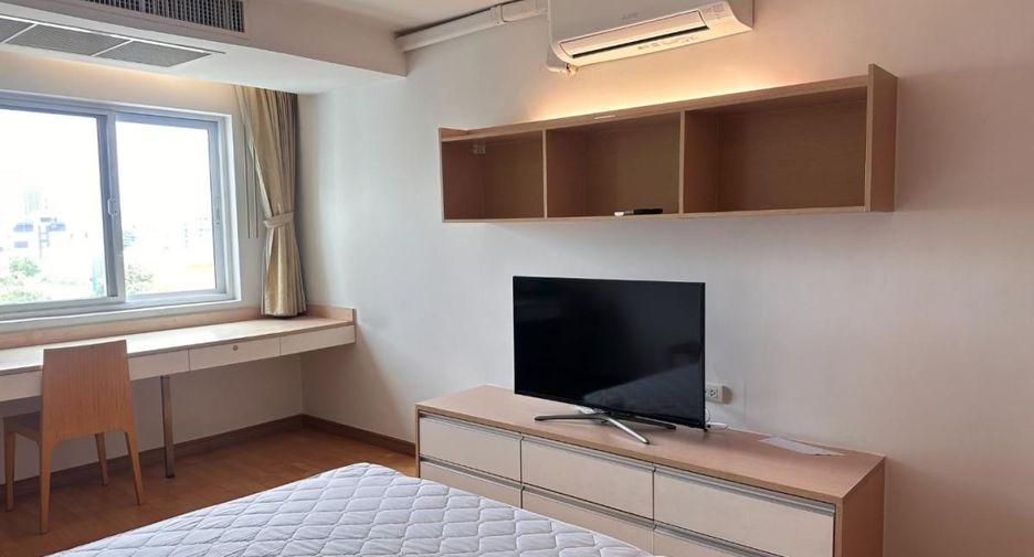 Condo en alquiler de 3 habitaciones en Phra Khanong, Bangkok