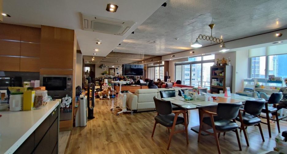 For sale 3 bedrooms condo in Pathum Wan, Bangkok