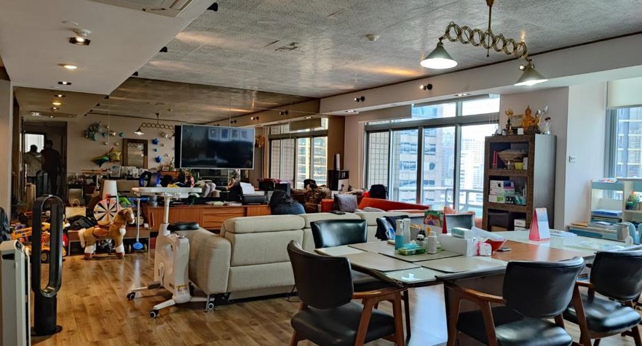 For sale 3 bedrooms condo in Pathum Wan, Bangkok